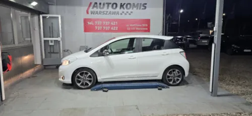 Autokomis Warszawa - plac z samochodami